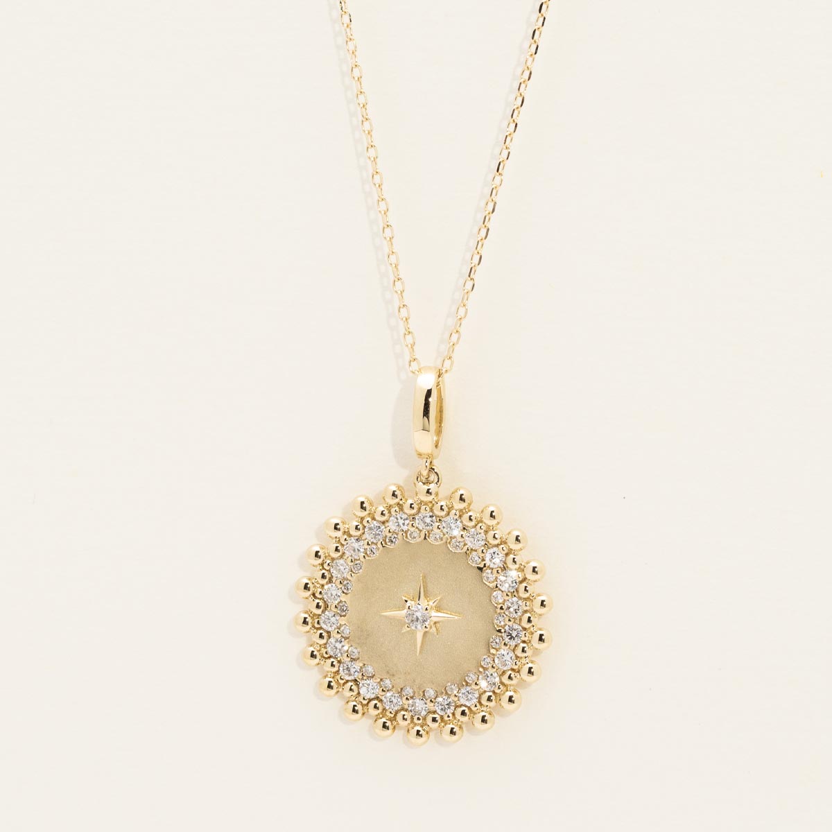 CD 26S STAR CHARM MEDALLION NECKLACE IN GOLD TONE METAL WITH PEARL 631058