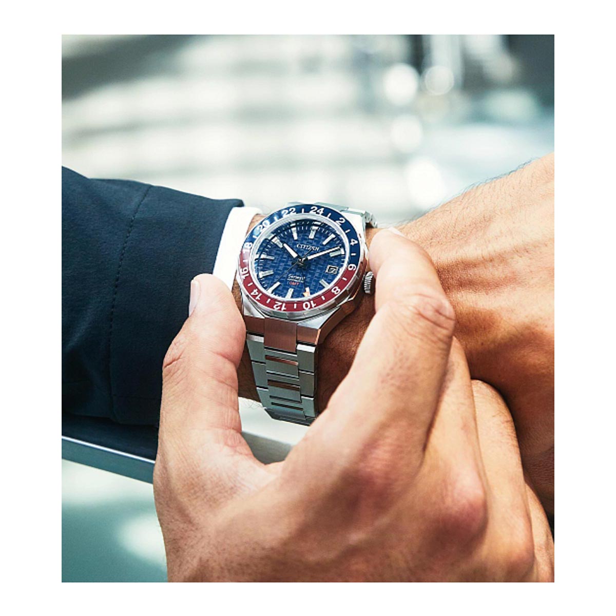 Citizen Series8 800 GMT Mens Watch with Navy Dial and Stainless Steel Bracelet (automatic movement)