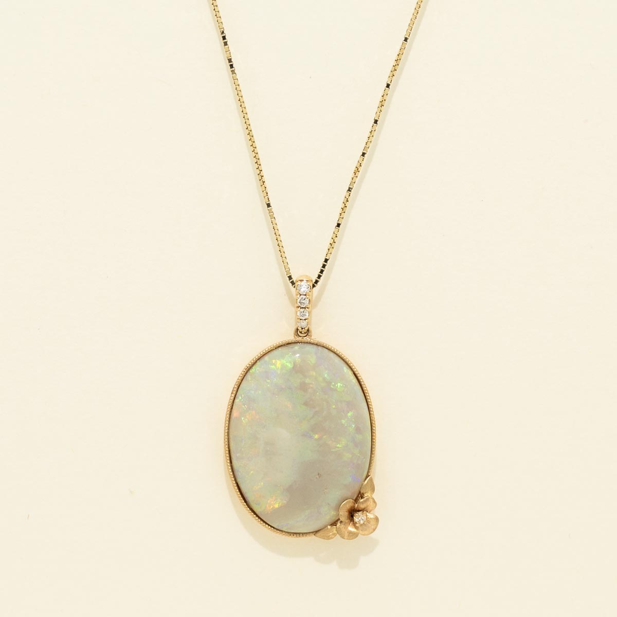 Oval Opal Necklace in 14kt Yellow Gold with Diamonds tw