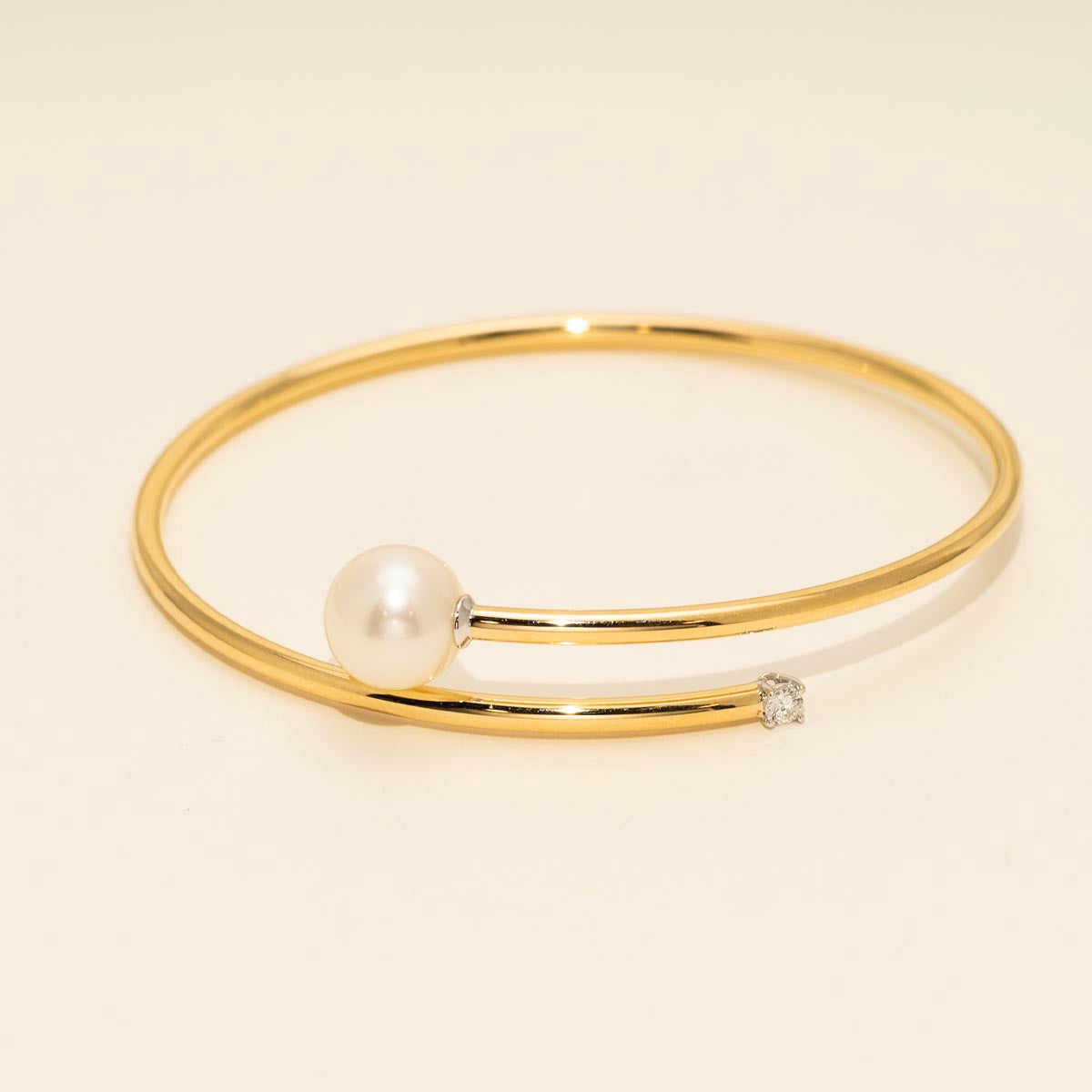 Pearl bangle bracelet deals