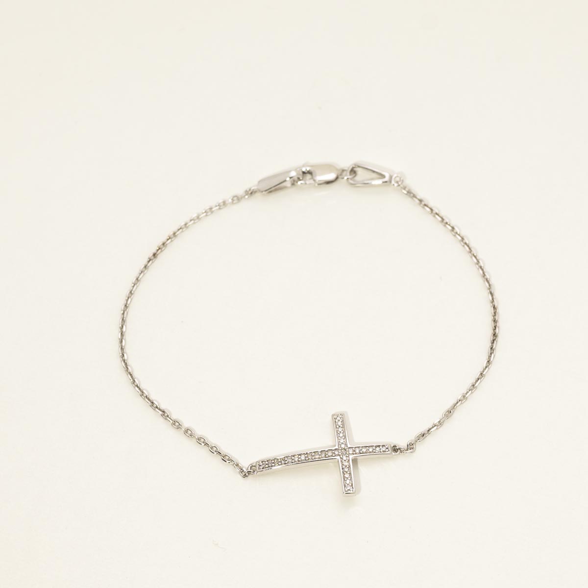 Cross Bracelet in Sterling Silver with Diamonds (1/10ct tw)