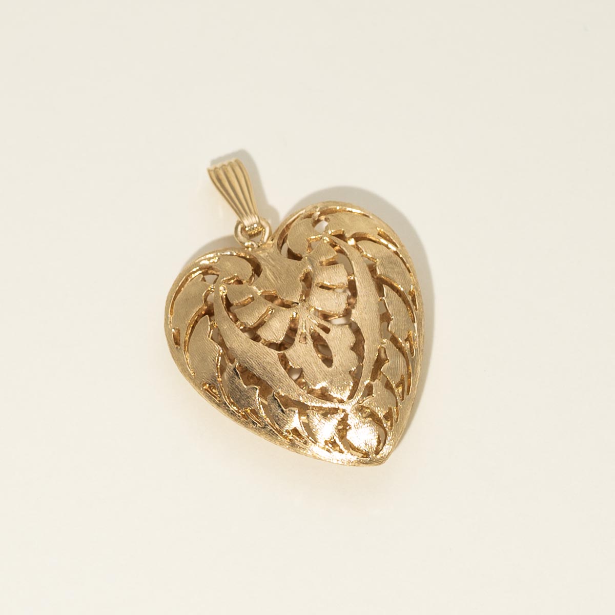 Estate Filigree Heart Charm in 14kt Yellow Gold