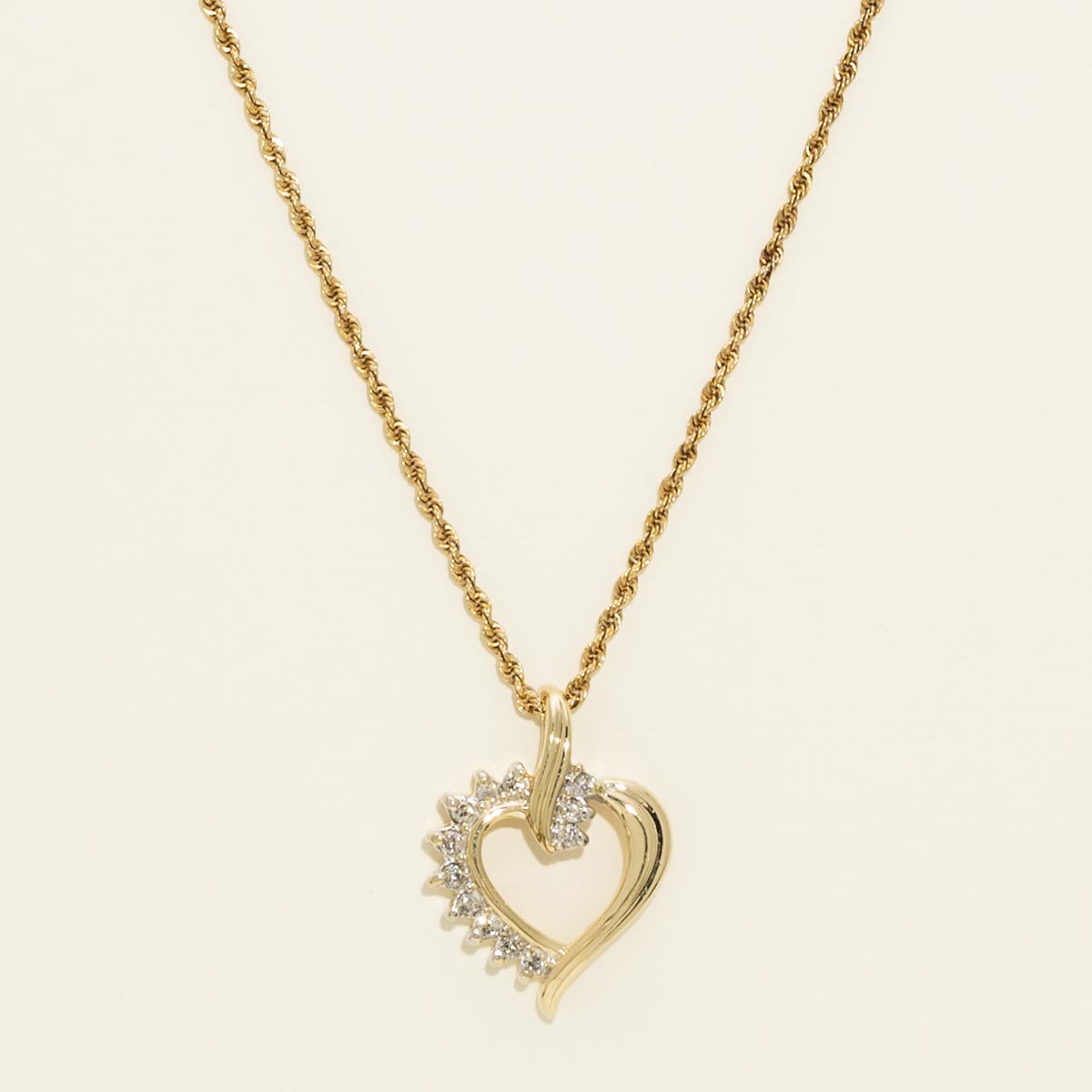 Estate Diamond Heart Necklace in 14kt Yellow Gold (1/10ct tw)