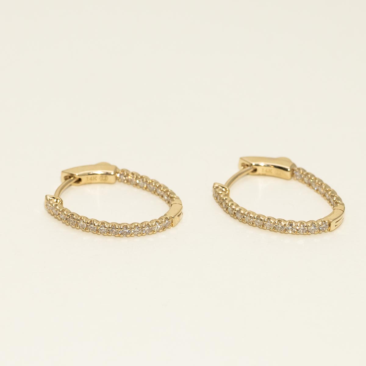 Diamond Inside Out Oval Hoop Earrings in 14kt Yellow Gold (3/4ct tw)