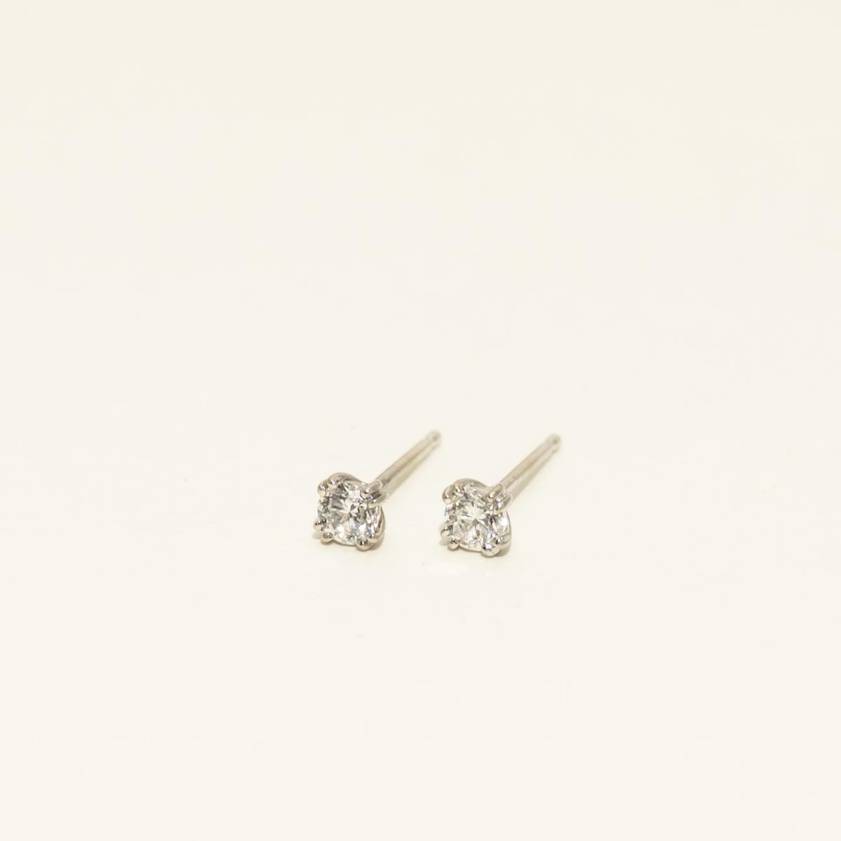 Colorless Diamond Stud Earrings in 14kt White Gold (1/4ct tw