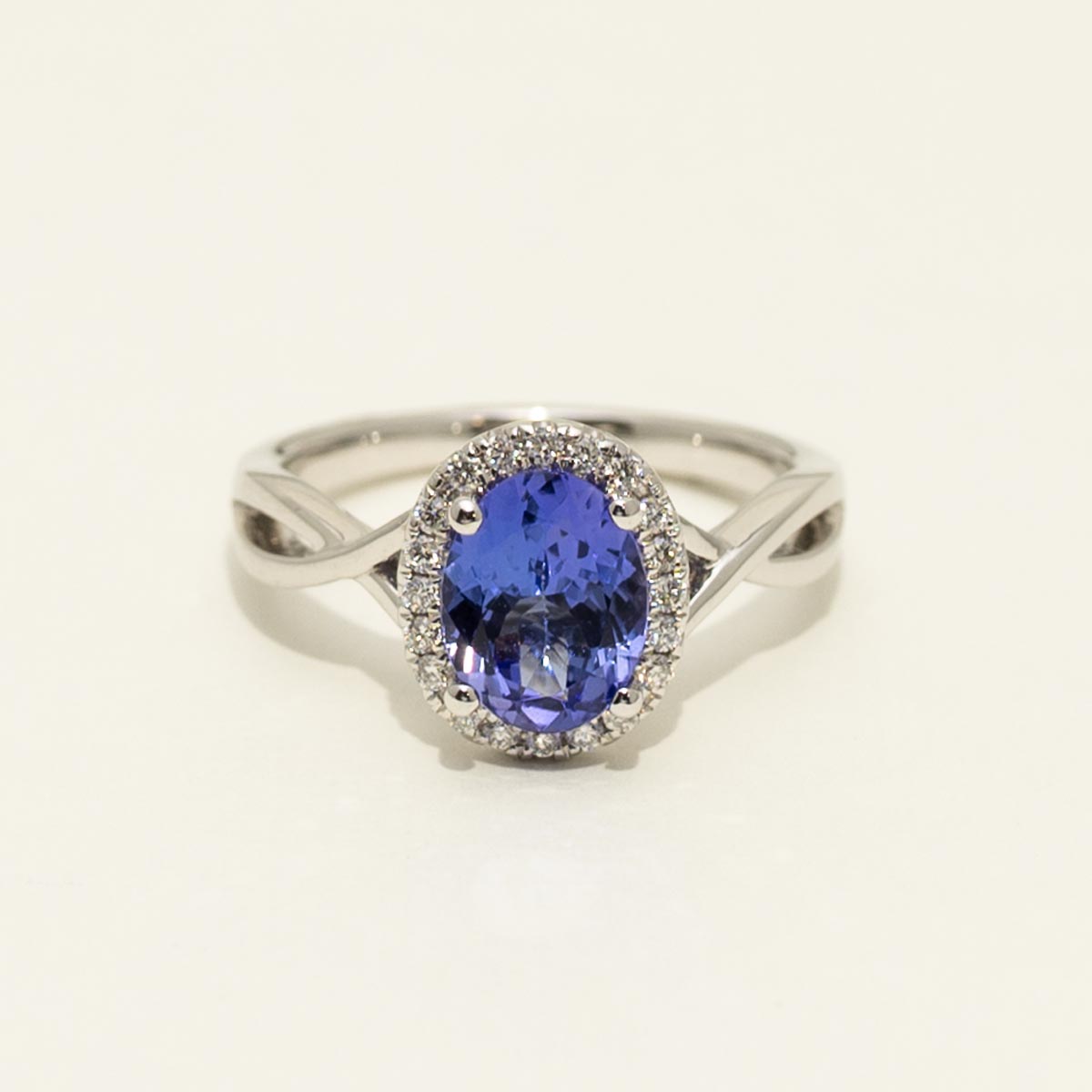 Oval Tanzanite Ring in 14kt White Gold with Diamonds (1/7ct tw