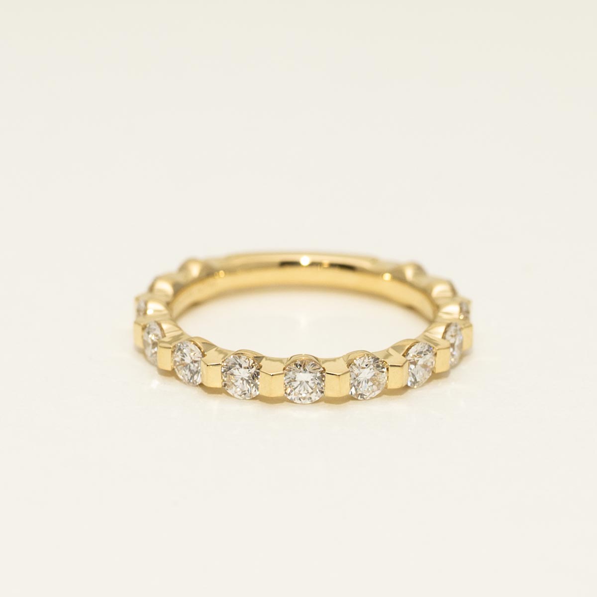 Memoire Precious Prong Diamond Wedding Band in 18kt Yellow Gold (1