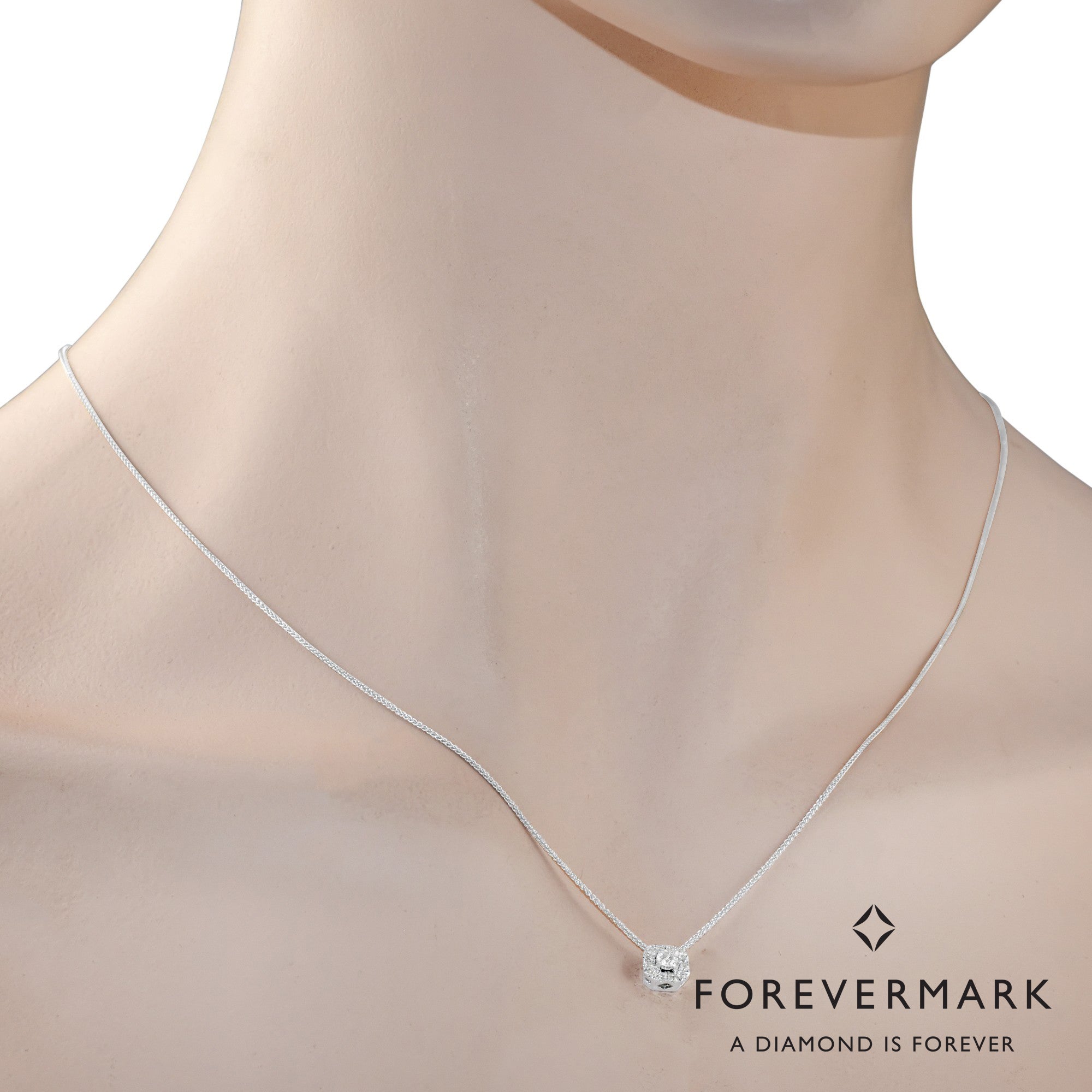 De Beers Forevermark Center of My Universe Cushion Diamond Halo Necklace in 18kt White Gold (1/7ct tw)