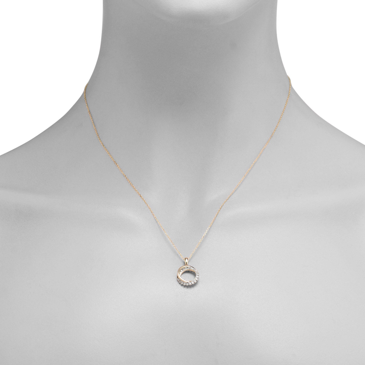 Diamond Circle Necklace in 10kt Yellow Gold (1/10ct tw)