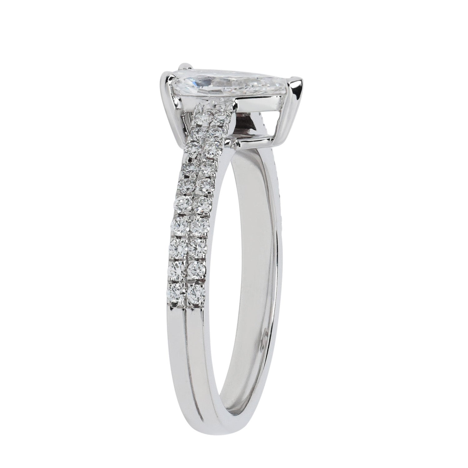 Pear Diamond Engagement Ring in 18kt White Gold (1ct tw)