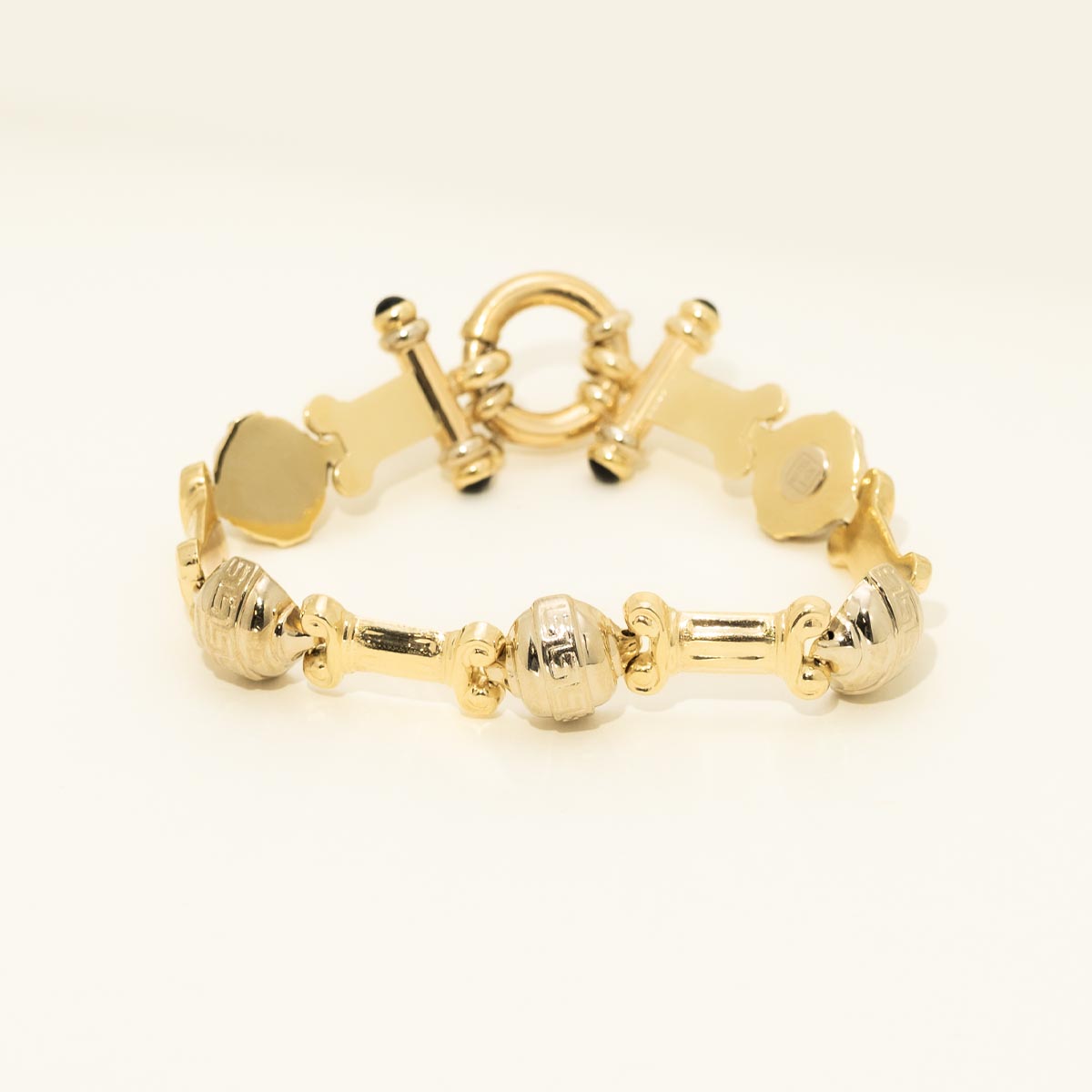 Estate Fashion Bracelet with Black Onyx in 14kt Yellow Gold (7.25 inches)