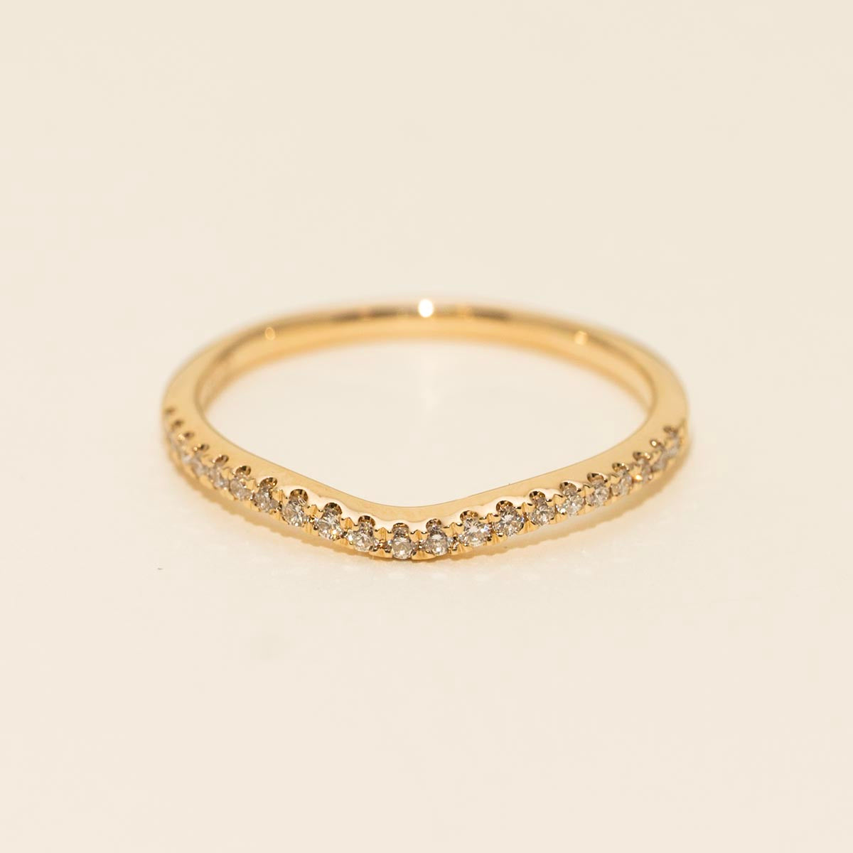 Diamond Curve Wedding Band in 14kt Yellow Gold (1/10ct tw)