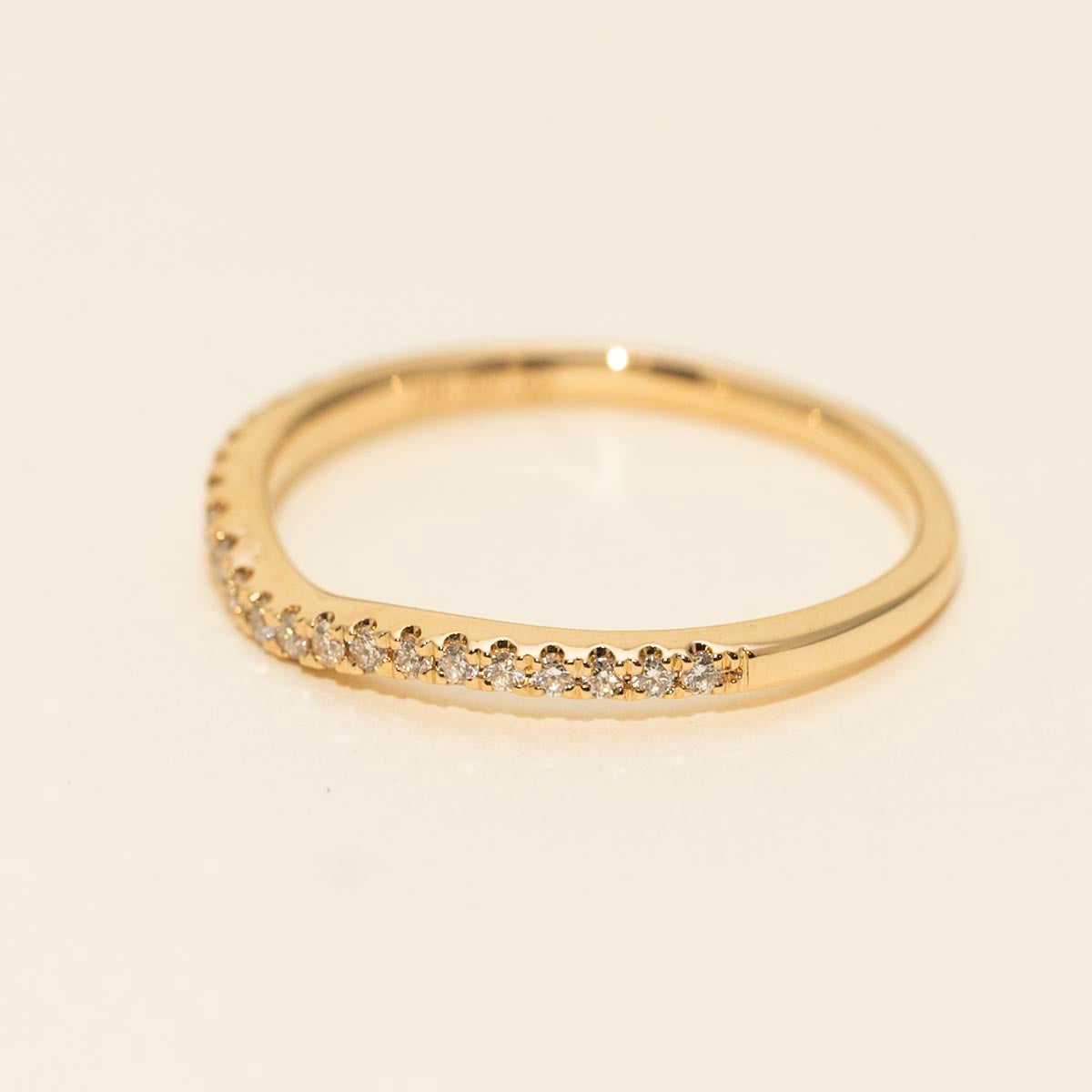 Diamond Curve Wedding Band in 14kt Yellow Gold (1/10ct tw)