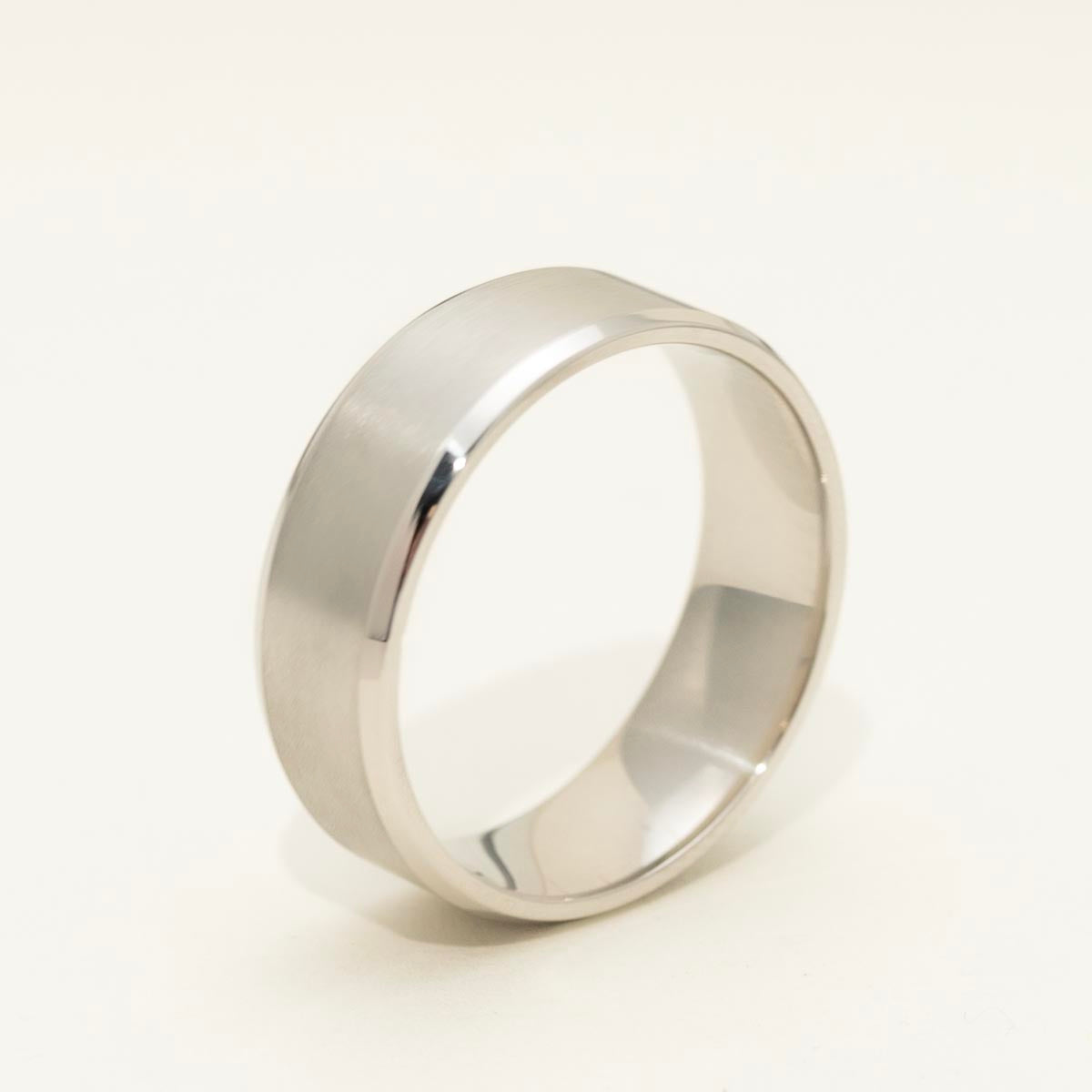Mens Wedding Band in Platinum (7mm)