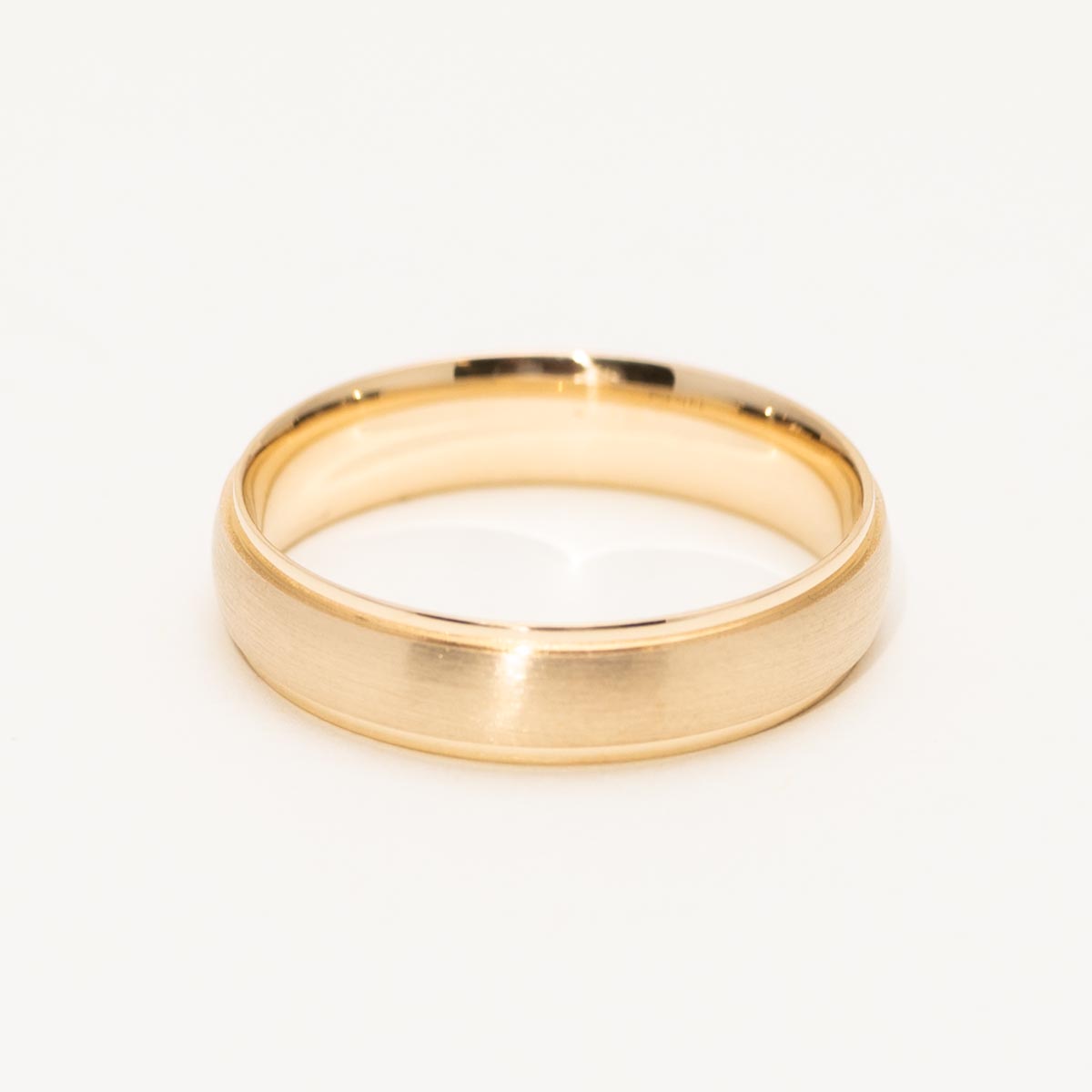 Mens Satin Finish Wedding Band in 14kt Yellow Gold (5mm)