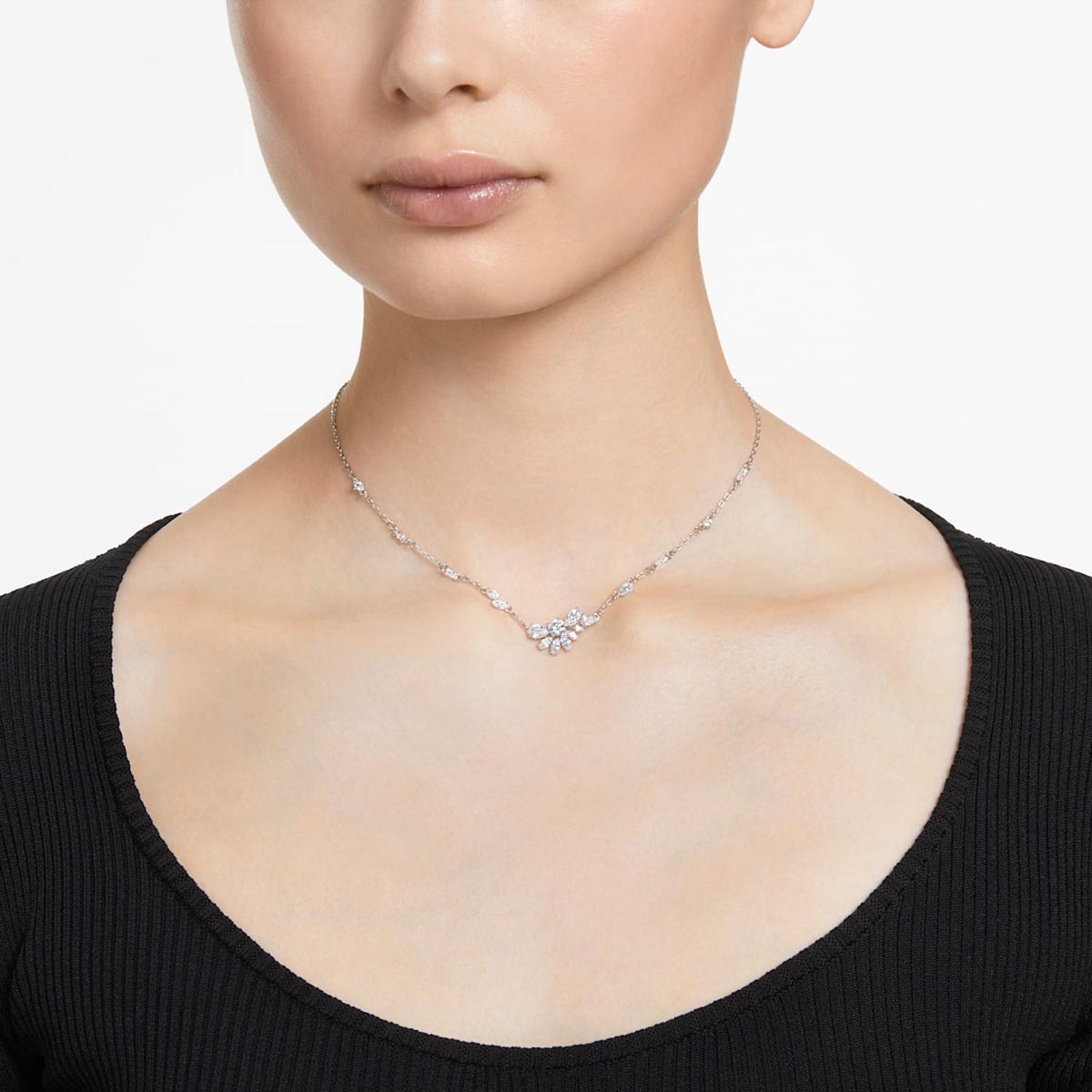 Swarovski Crystal Gema Flower Necklace