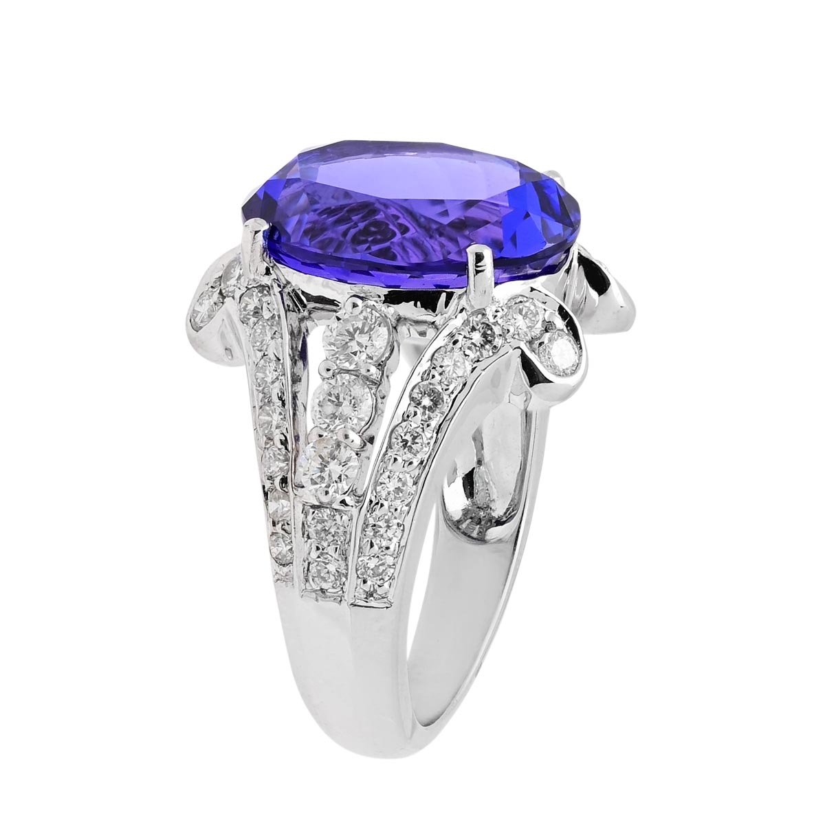 Oval Tanzanite Ring in 14kt White Gold with Diamonds (1 1/10ct tw)
