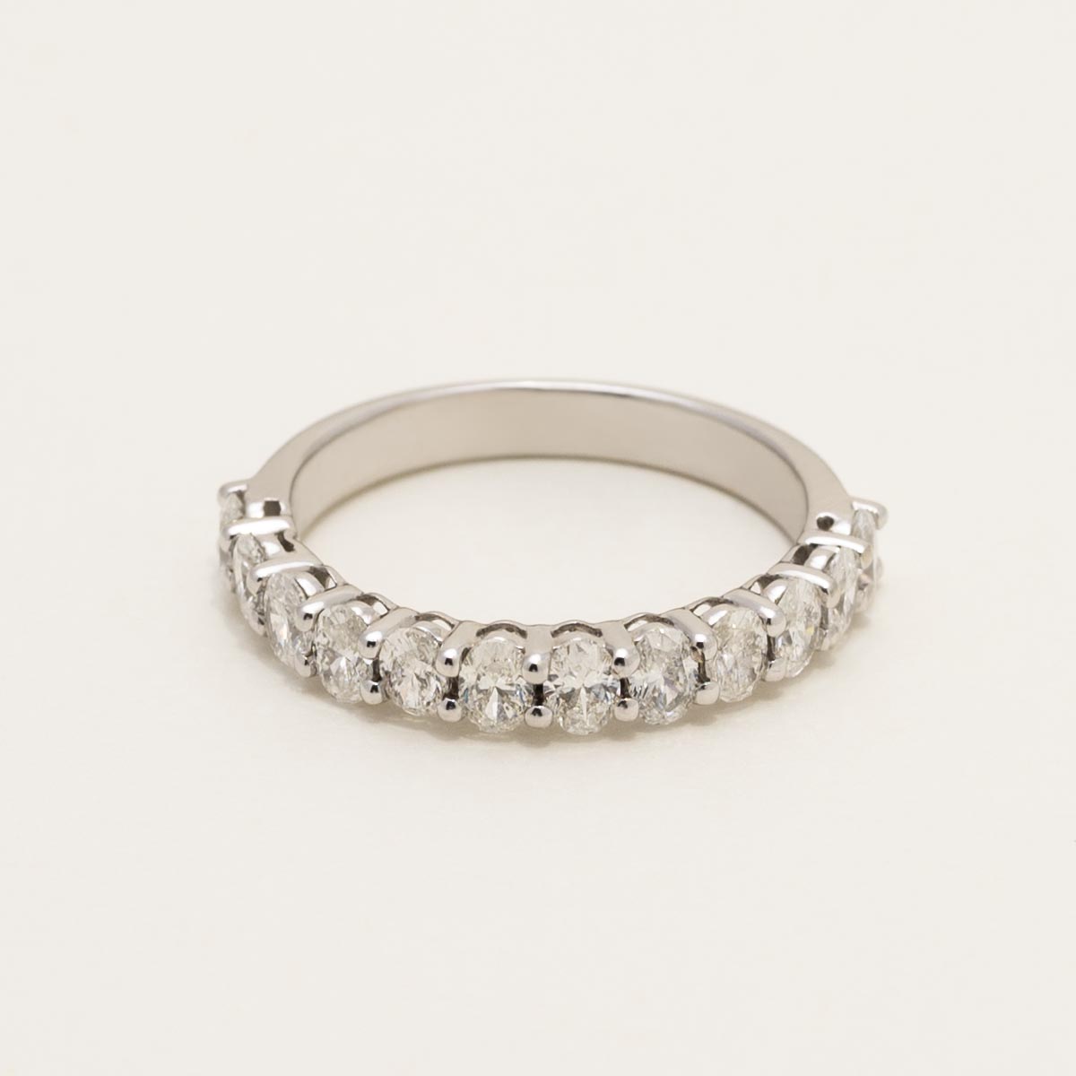 Oval Diamond Band in 14kt White Gold (1ct tw)