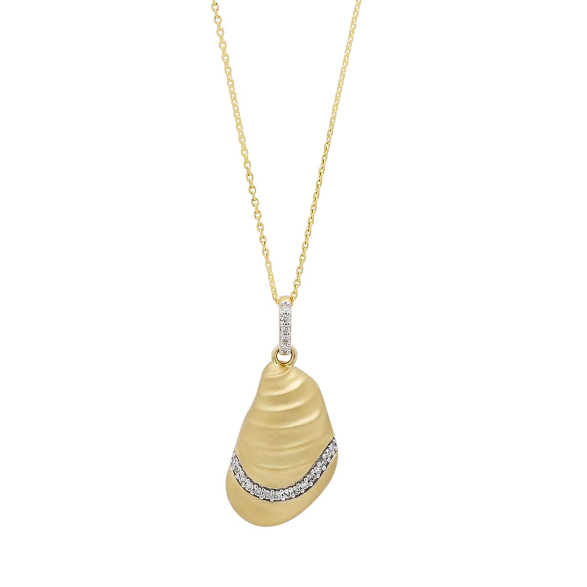 Diamond Oyster Necklace in 10kt Yellow Gold (1/20ct tw)