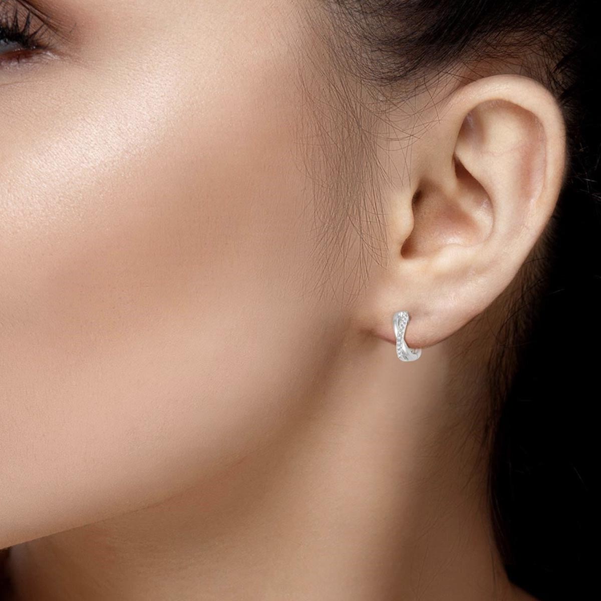 Diamond Huggie Hoop Earrings in 10kt White Gold (1/10ct tw)