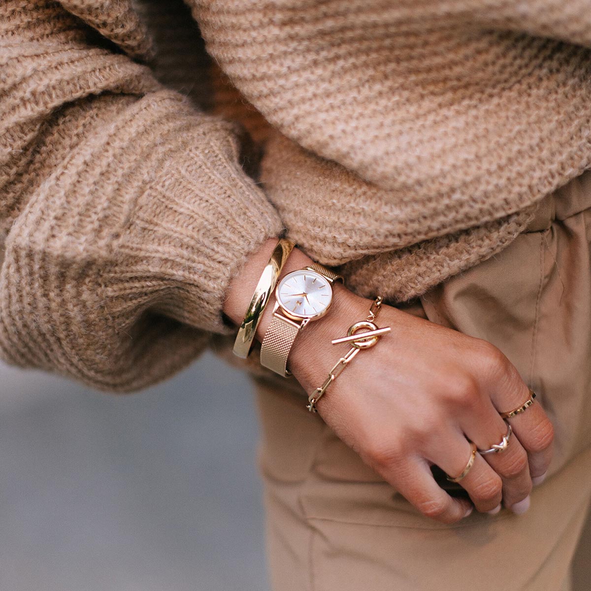MVMT Avenue Womens Watch with White Dial and Yellow Gold Toned Stainless Steel Mesh Bracelet (quartz movement)