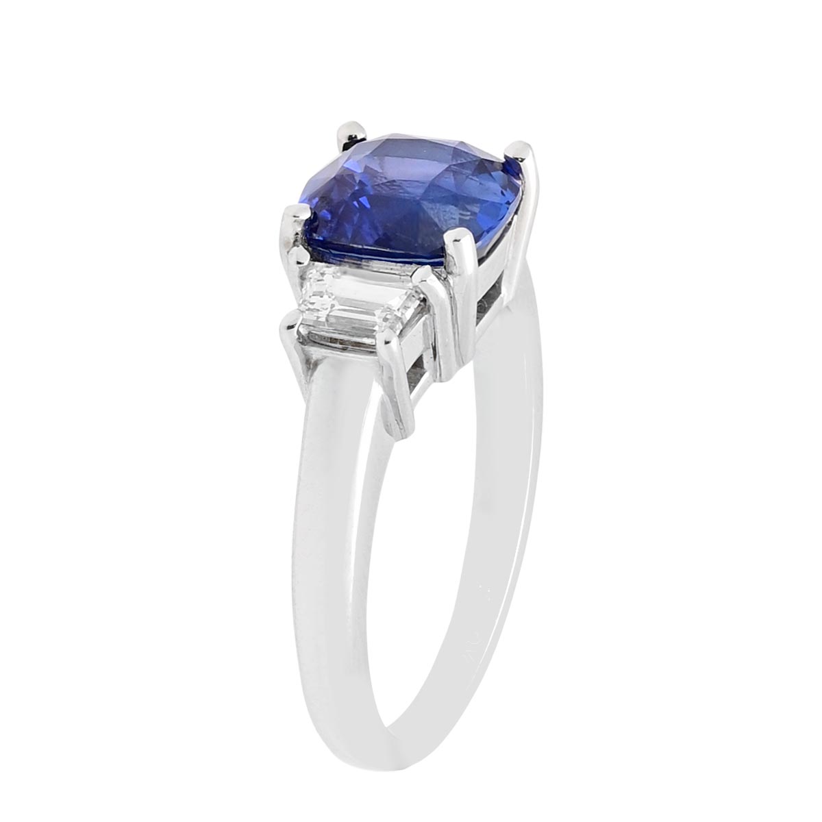 Cushion Cut Sapphire Ring in 18kt White Gold with Diamonds (5/8ct tw)