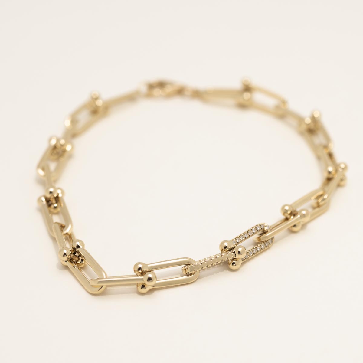 Diamond U Link Bracelet in 14kt Yellow Gold (1/5ct tw)