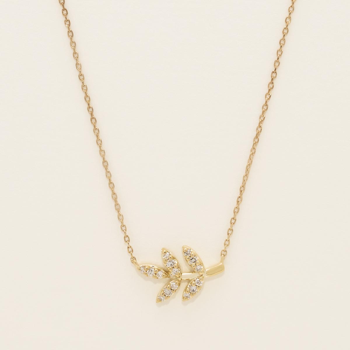 Diamond Petite Leaf Fashion Necklace in 10kt Yellow Gold (1/10ct tw)