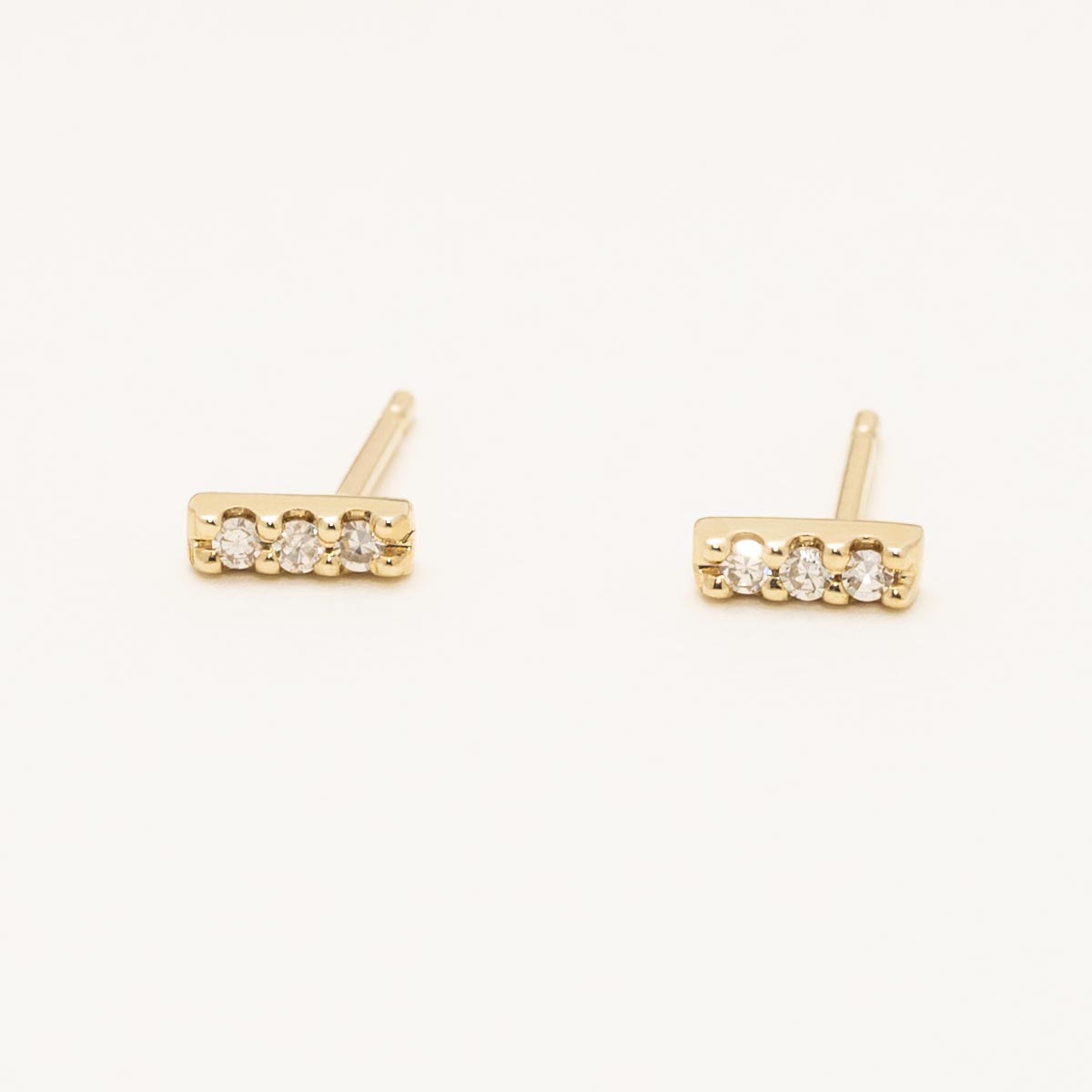 Diamond Petite Vertical Bar Stud Earrings in 10kt Yellow Gold (1/20ct tw)