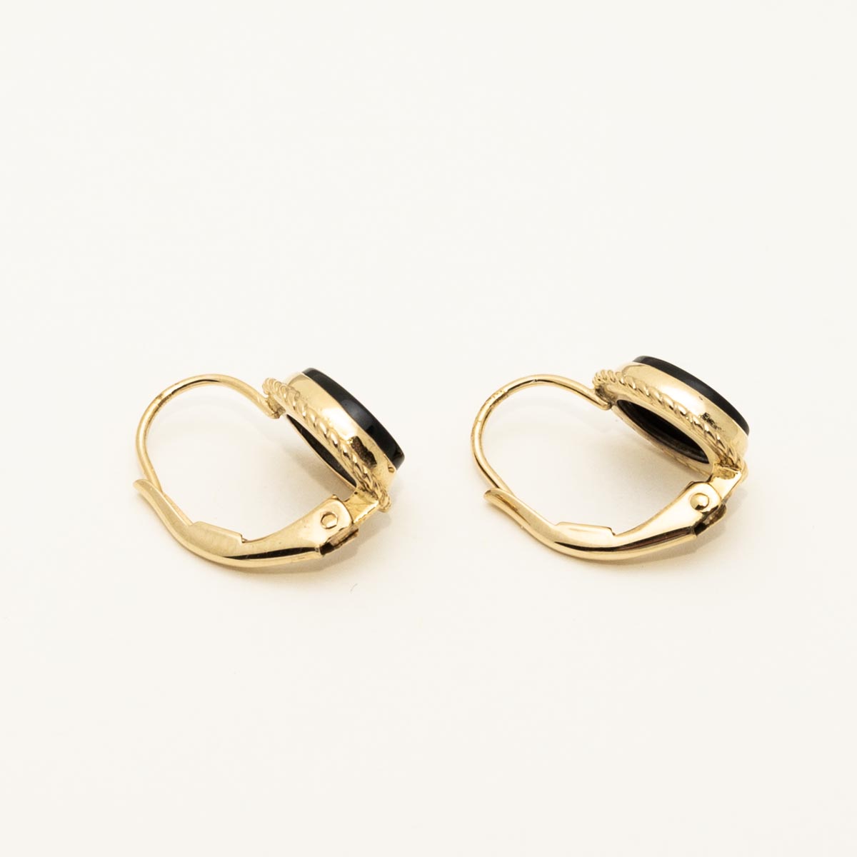 Oval Black Onyx Earring in 14kt Yellow Gold