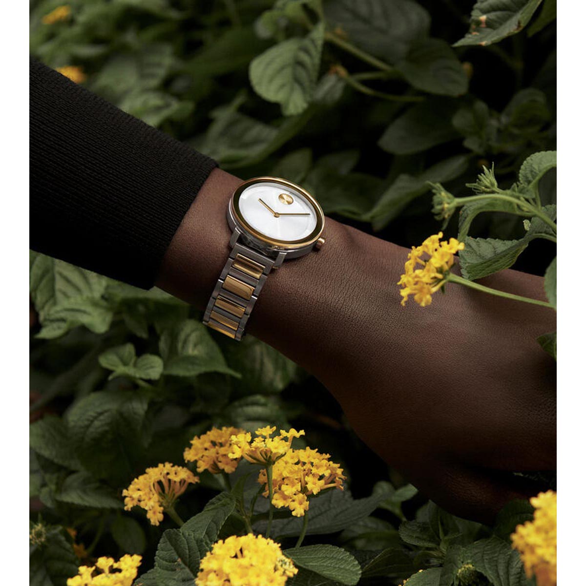 Movado Bold Evolution 2.0 Womens Watch with Grey Dial and Yellow Gold Tone Stainless Steel Bracelet (Swiss quartz movement)