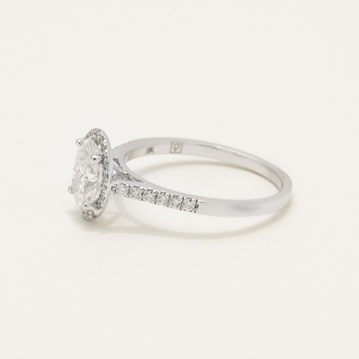 Oval Diamond Halo Engagement Ring in 18kt White Gold (1 1/4ct tw)