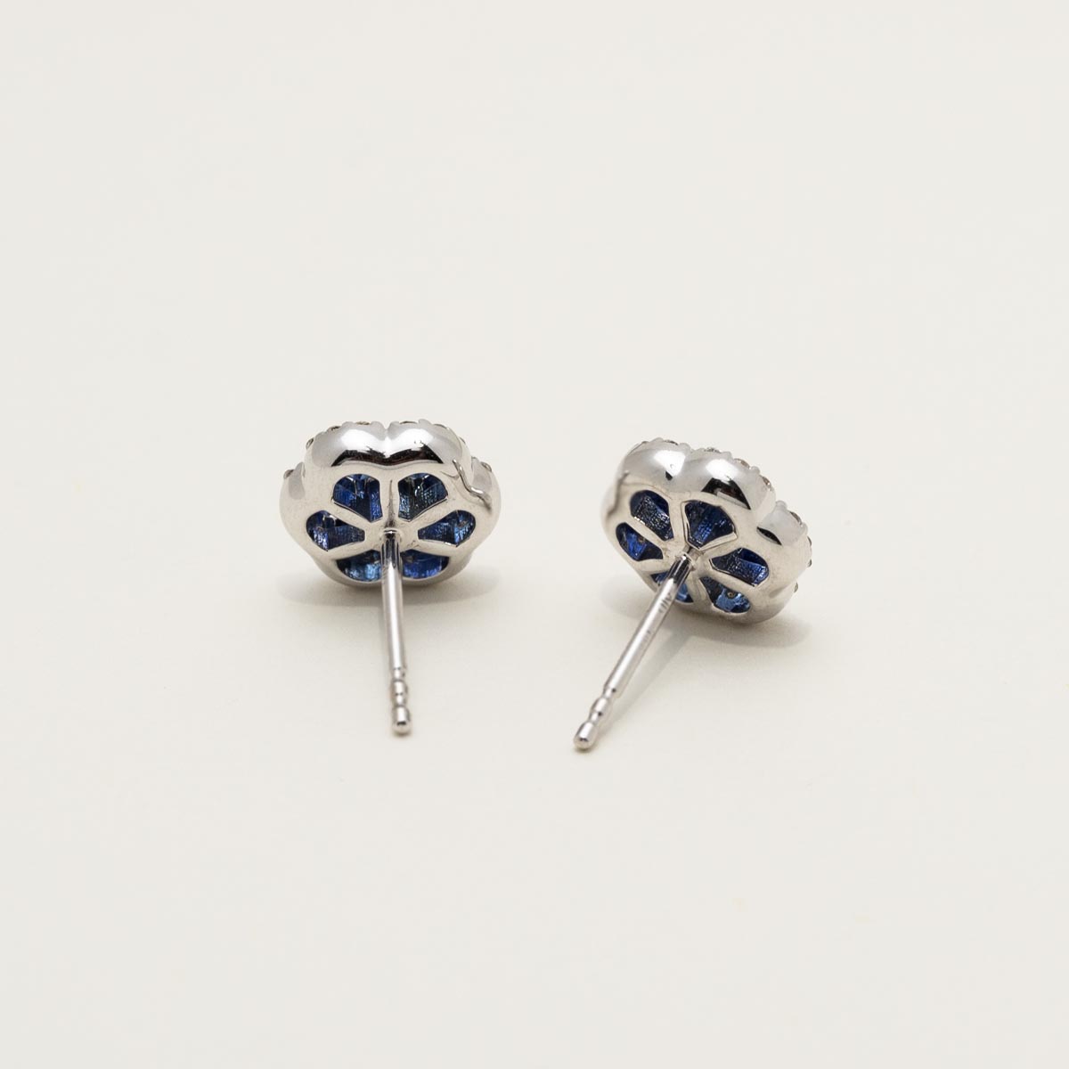 Sapphire Flower Earrings in 18kt White Gold with Diamonds (3/8ct tw)