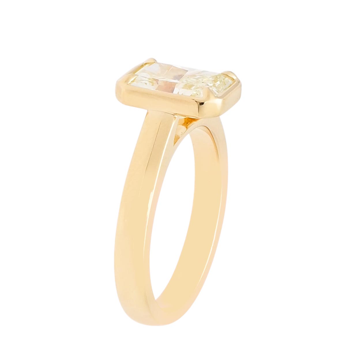 Radiant Cut Diamond Bezel Engagement Ring in 14kt Yellow Gold (2ct)