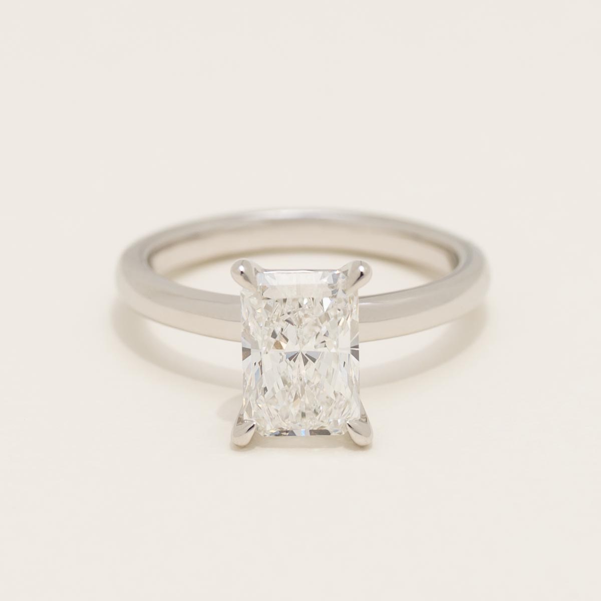 Lab Grown Radiant Cut Solitaire Engagement Ring in 14kt White Gold (2ct)