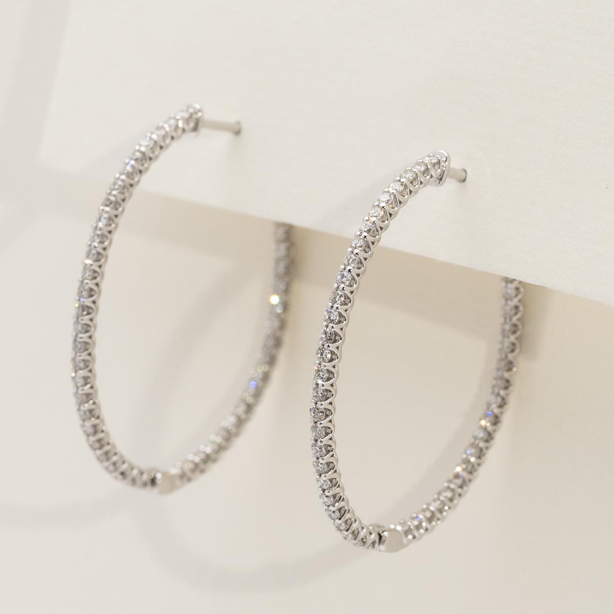 Diamond Inside Out Oval Hoop Earrings in 14kt White Gold (1ct tw)