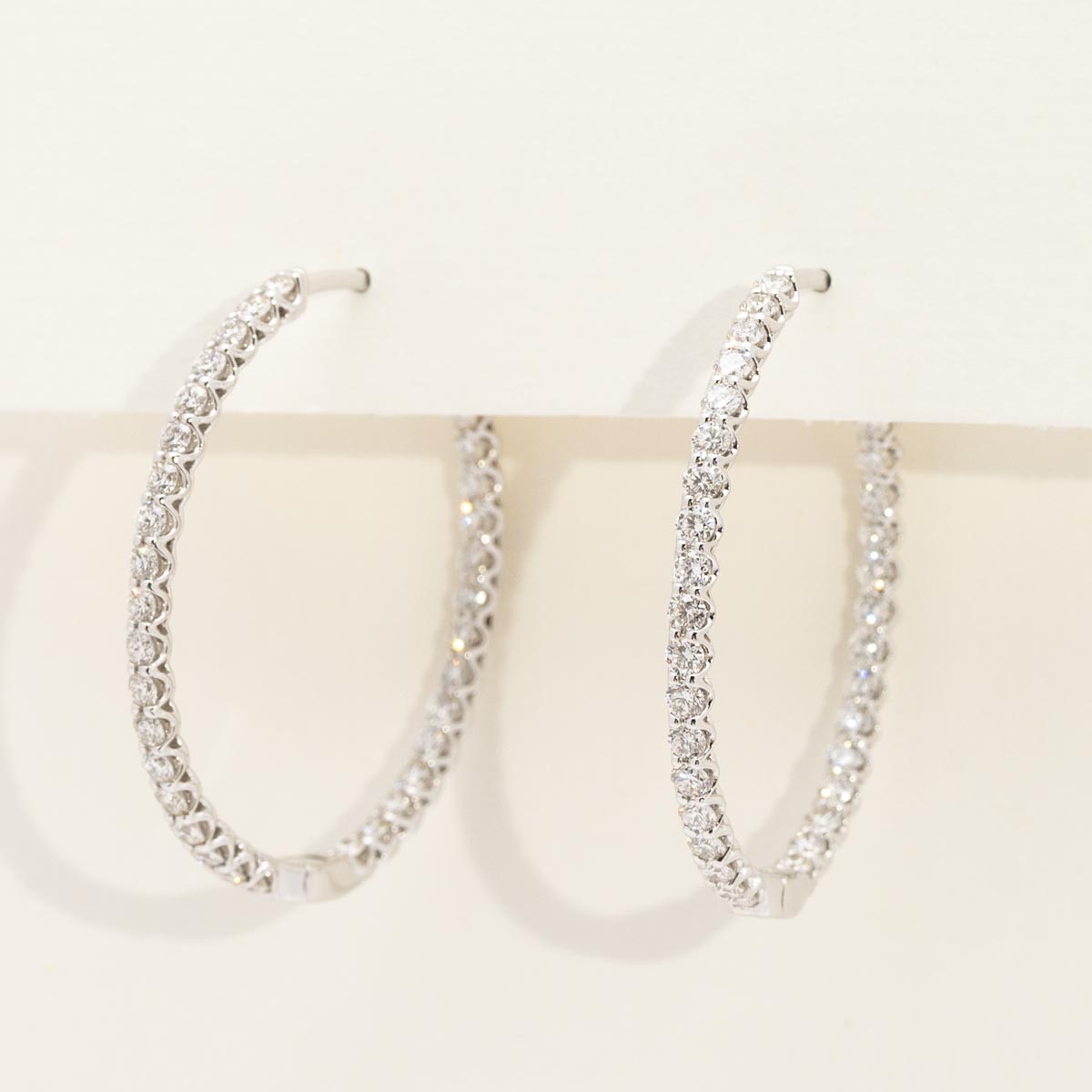 Diamond Inside Out Oval Hoop Earrings in 14kt White Gold (2ct tw)