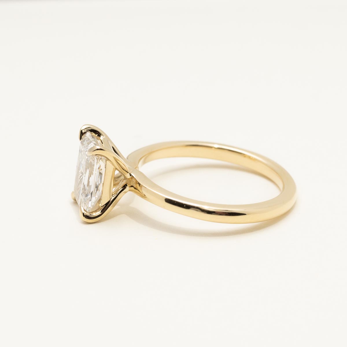 Lab Grown Radiant Cut Diamond Solitaire Engagement Ring in 14kt Yellow Gold (2ct)