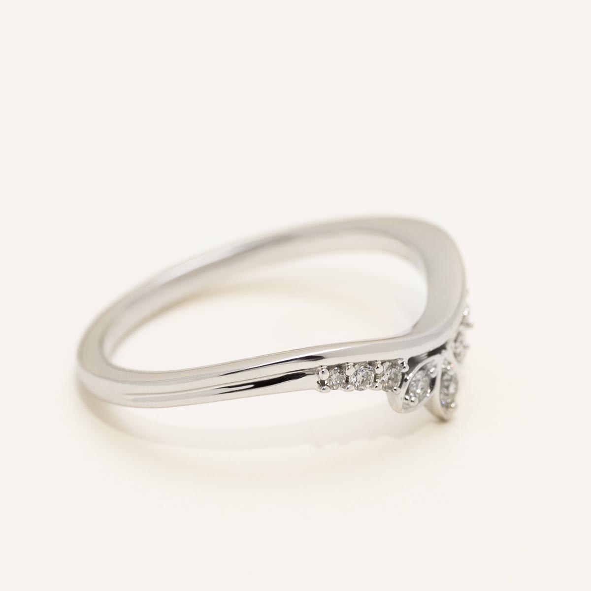 Diamond Curve Band in 14kt White Gold (1/10ct tw)