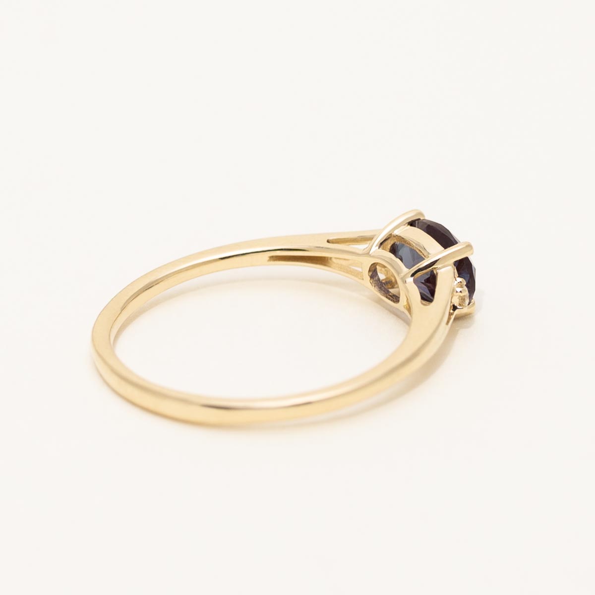 Oval Created Alexandrite Ring in 10kt Yellow Gold with Diamonds (.02ct tw)