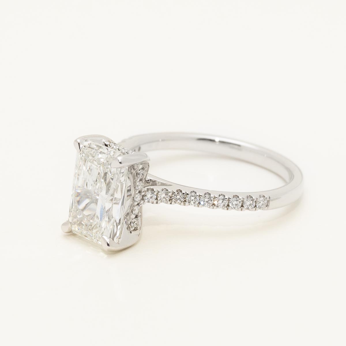 Lab Grown Radiant Cut Diamond Bridal Set in 14kt White Gold (3 1/2ct tw)