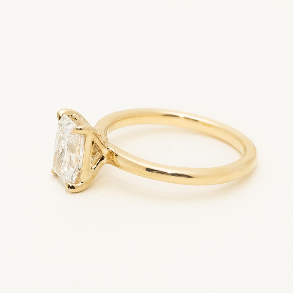 Lab Grown Radiant Cut Diamond Solitaire Ring in 14kt Yellow Gold (1 1/2ct)