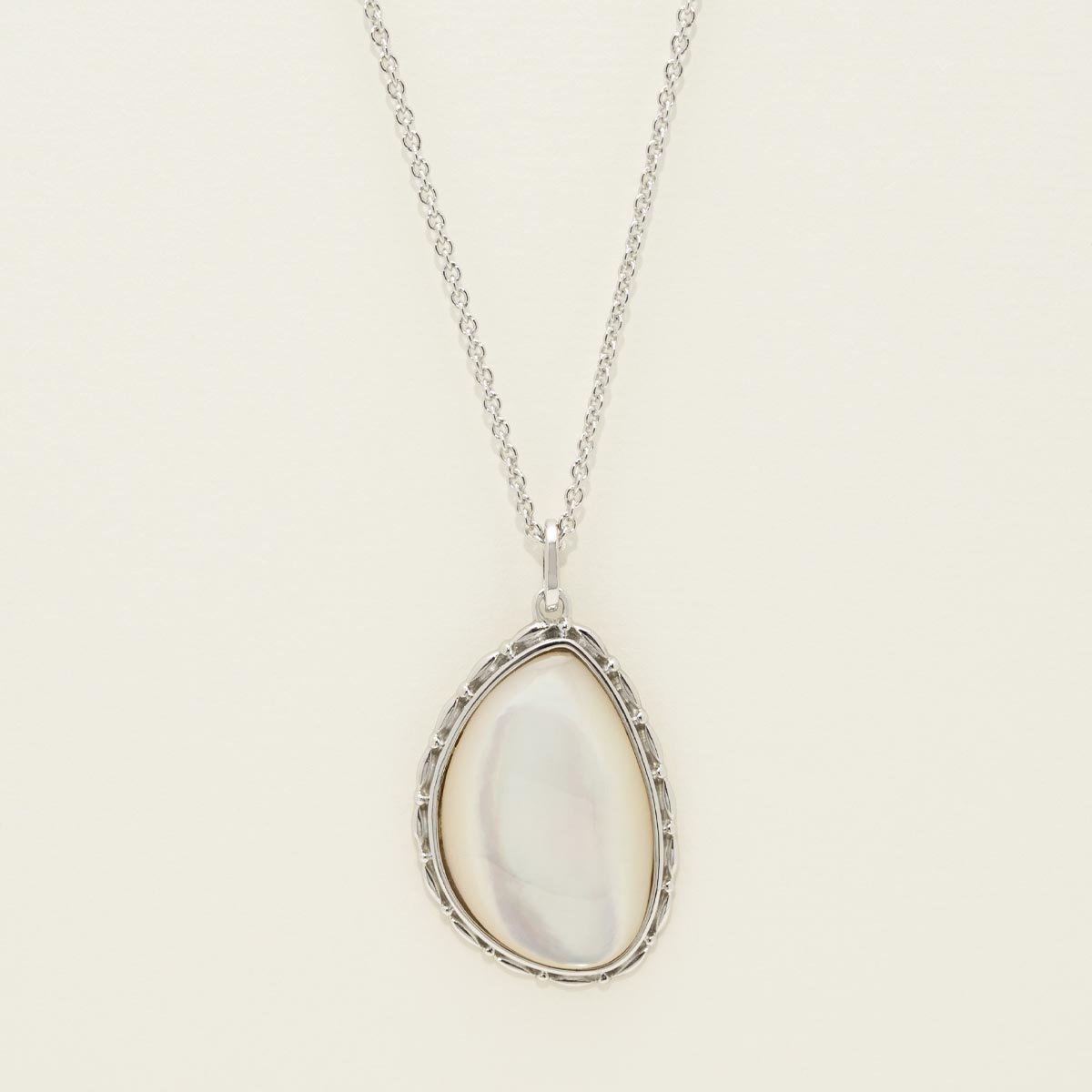 Mother of Pearl Necklace in Sterling Silver