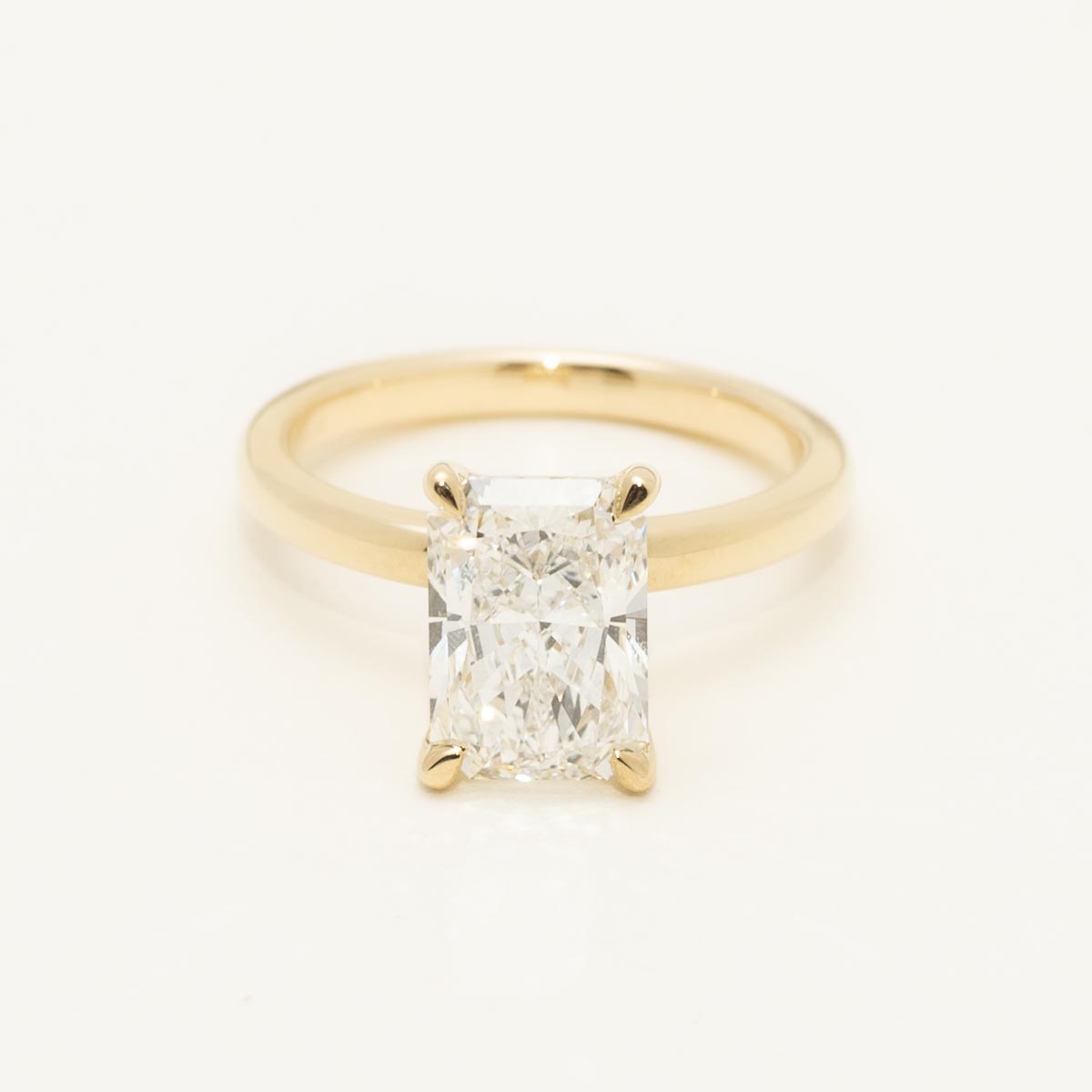 Lab Grown Radiant Cut Diamond Ring in 14kt Yellow Gold (3ct tw)