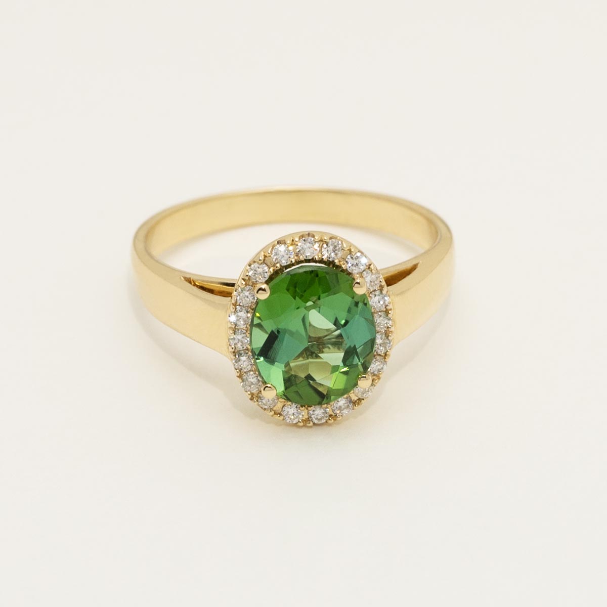 Oval Green Tourmaline Ring in 18kt Yellow Gold with Diamond Halo