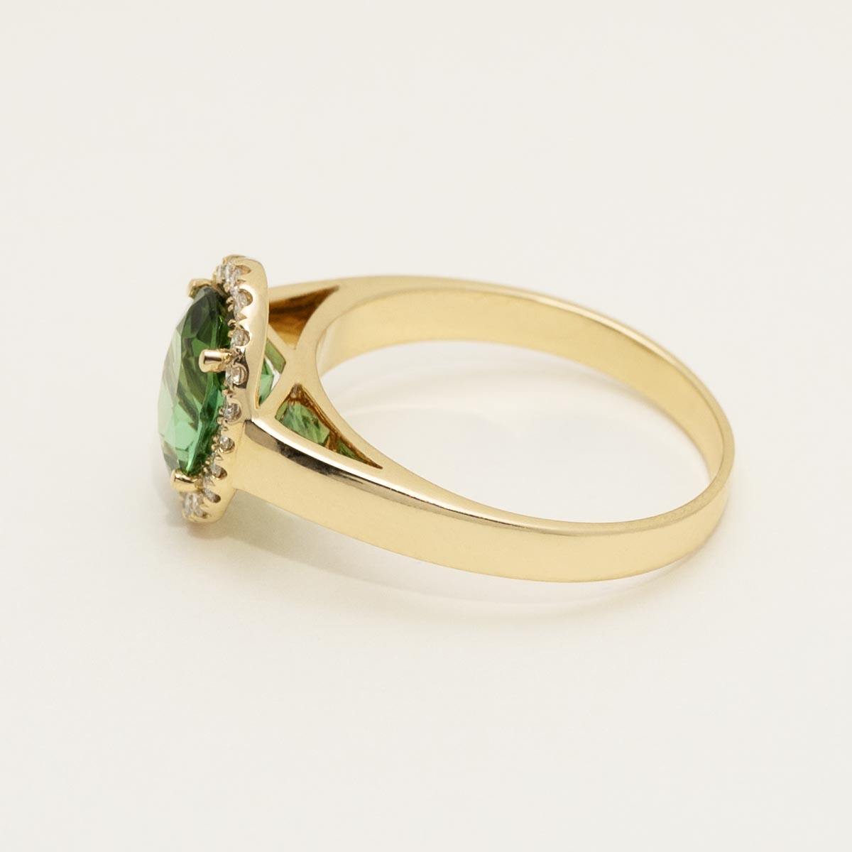 Oval Green Tourmaline Ring in 18kt Yellow Gold with Diamond Halo