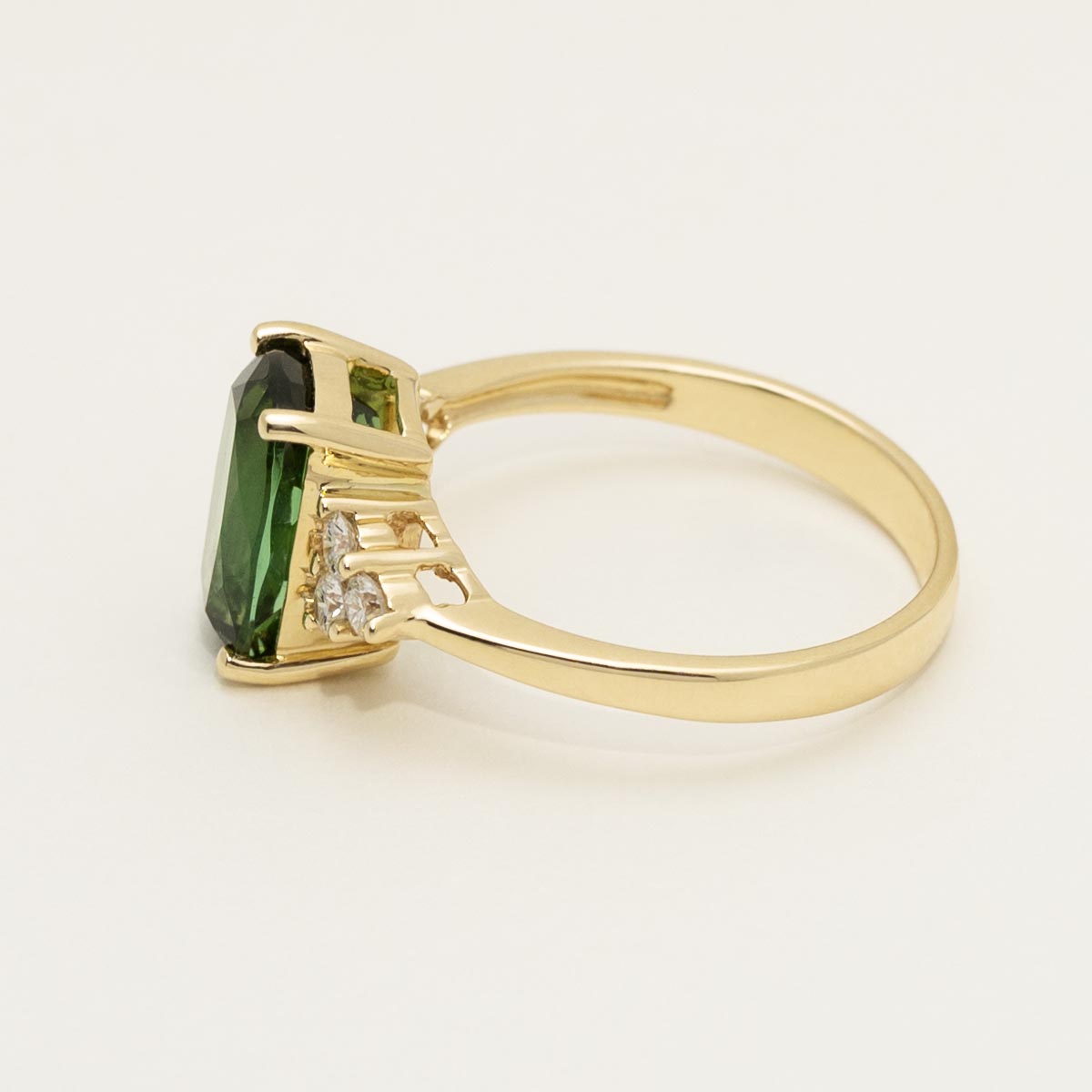 Cushion Cut Green Tourmaline Ring in 18kt Yellow Gold with Diamonds (1/4ct tw)