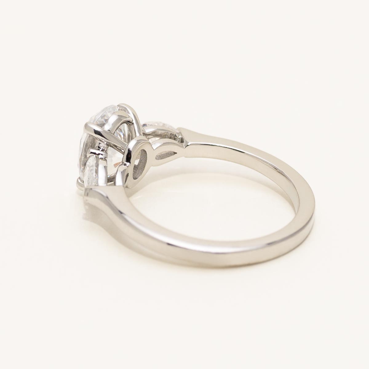 Oval Diamond Engagement Ring Setting in Platinum (1/2ct tw)