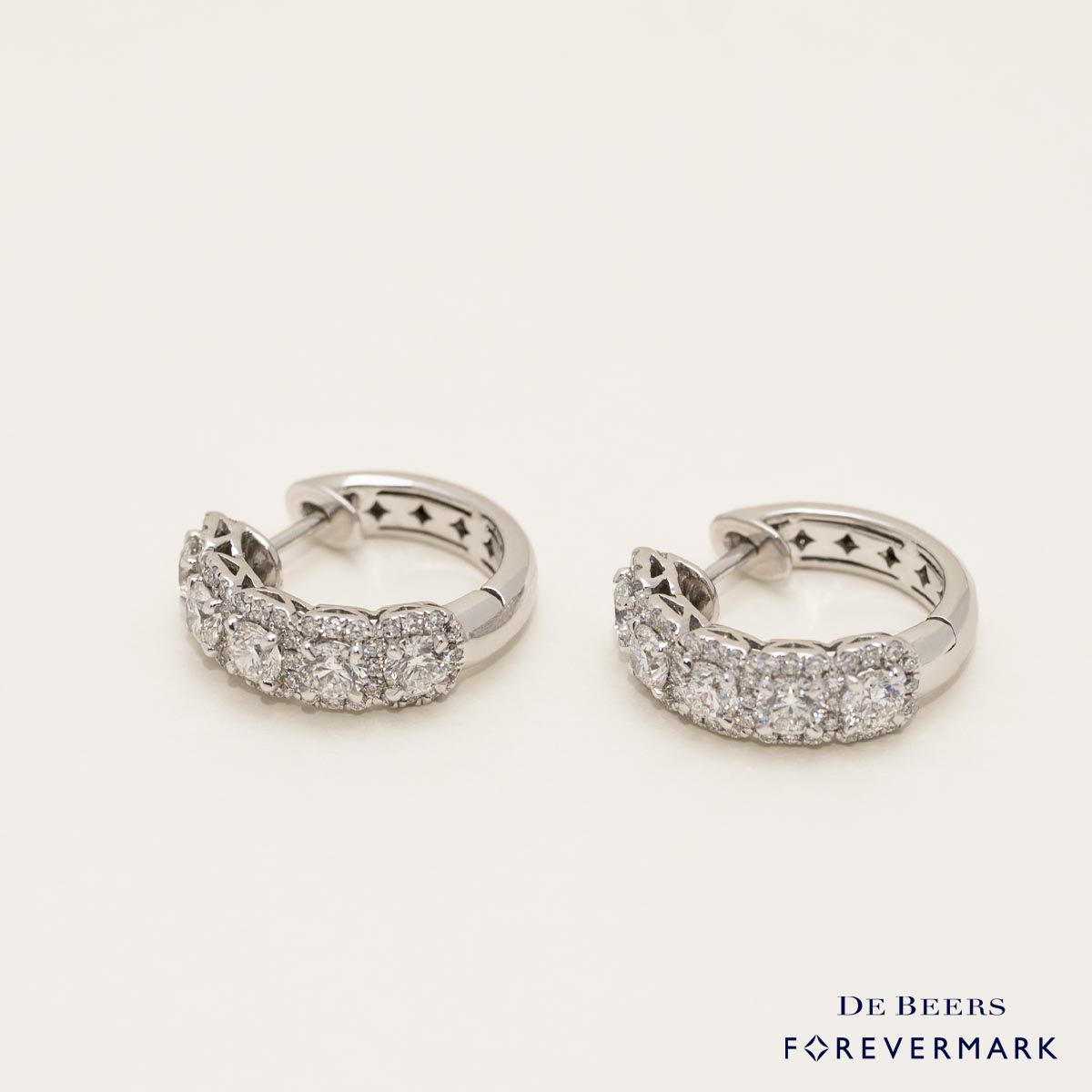 Forevermark Center of my Universe Diamond Huggie Earrings in 18kt White Gold (1 7/8ct tw)