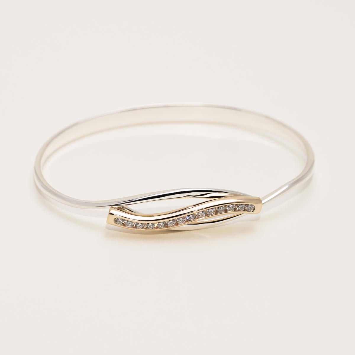 E.L. Designs Crest Bangle Bracelet in Sterling Silver and 14kt Yellow Gold with Diamonds (3/8ct tw)